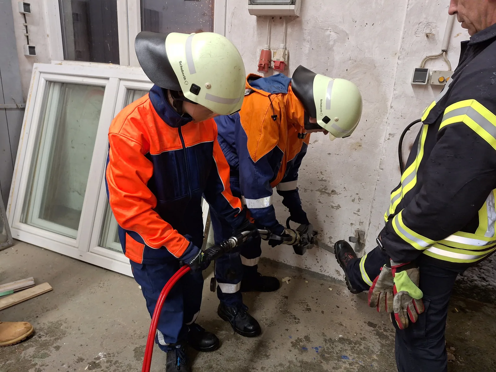 Jugendfeuerwehr übt mit technischem Gerät
