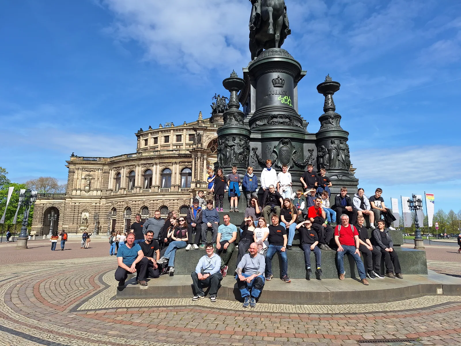 Jugendfeuerwehr-Gruppe in Dresden