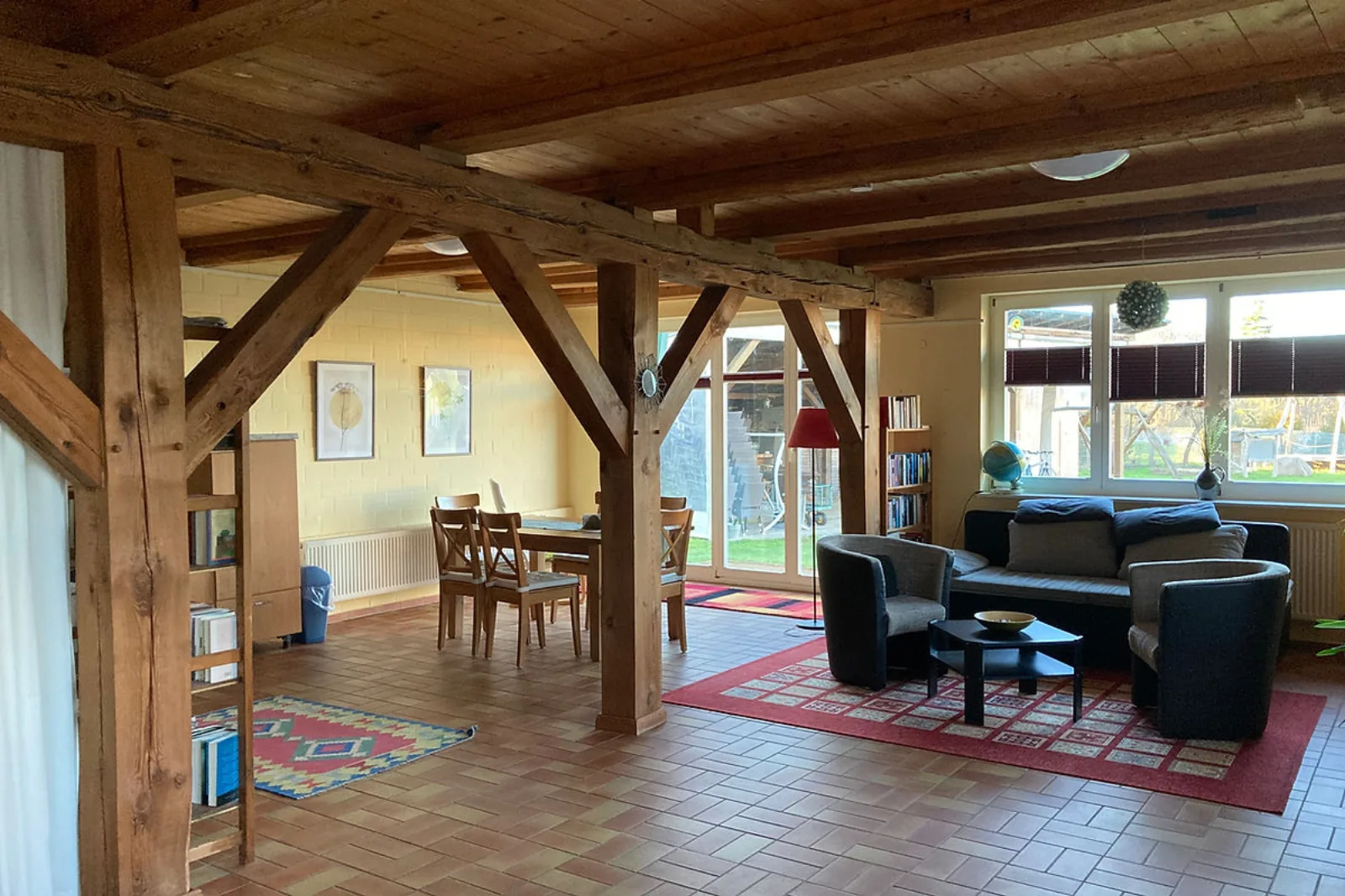 Wohnraum einer Ferienwohnung auf Hof Kokurin
