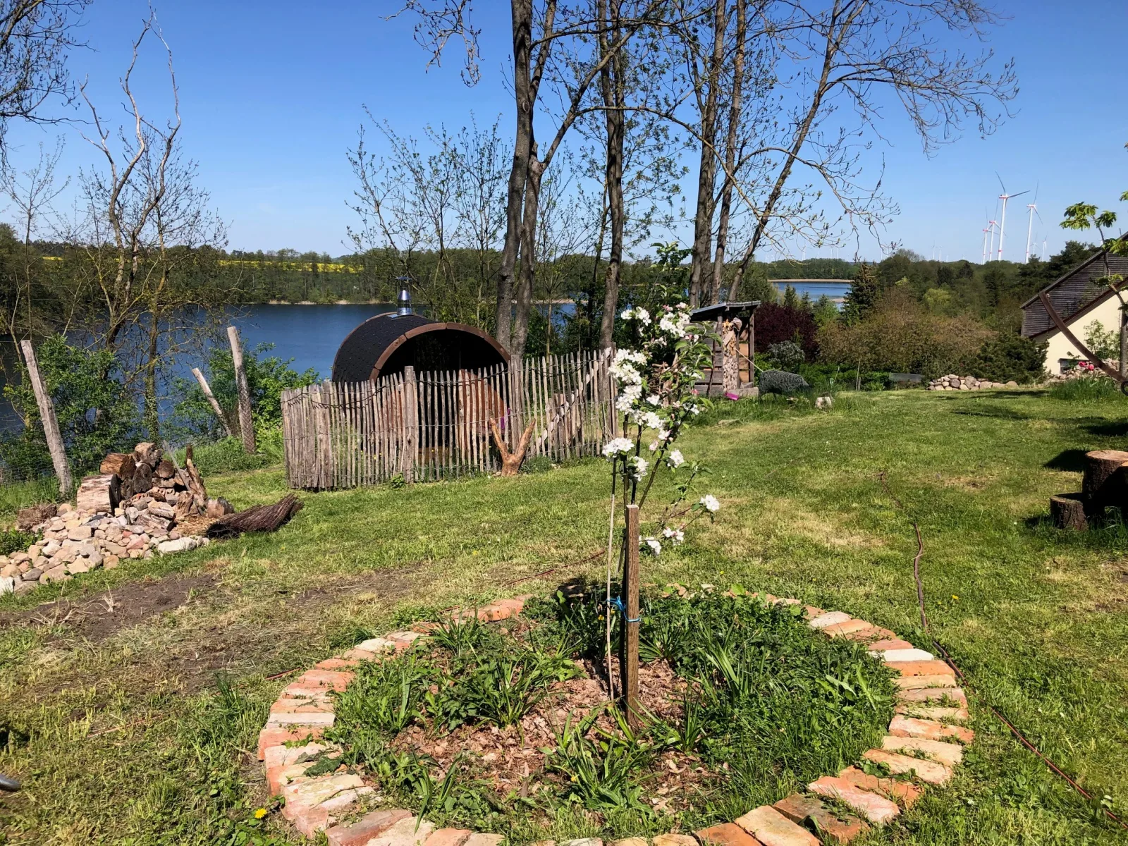 Sauna-Fass mit Blick auf den Naugartener See